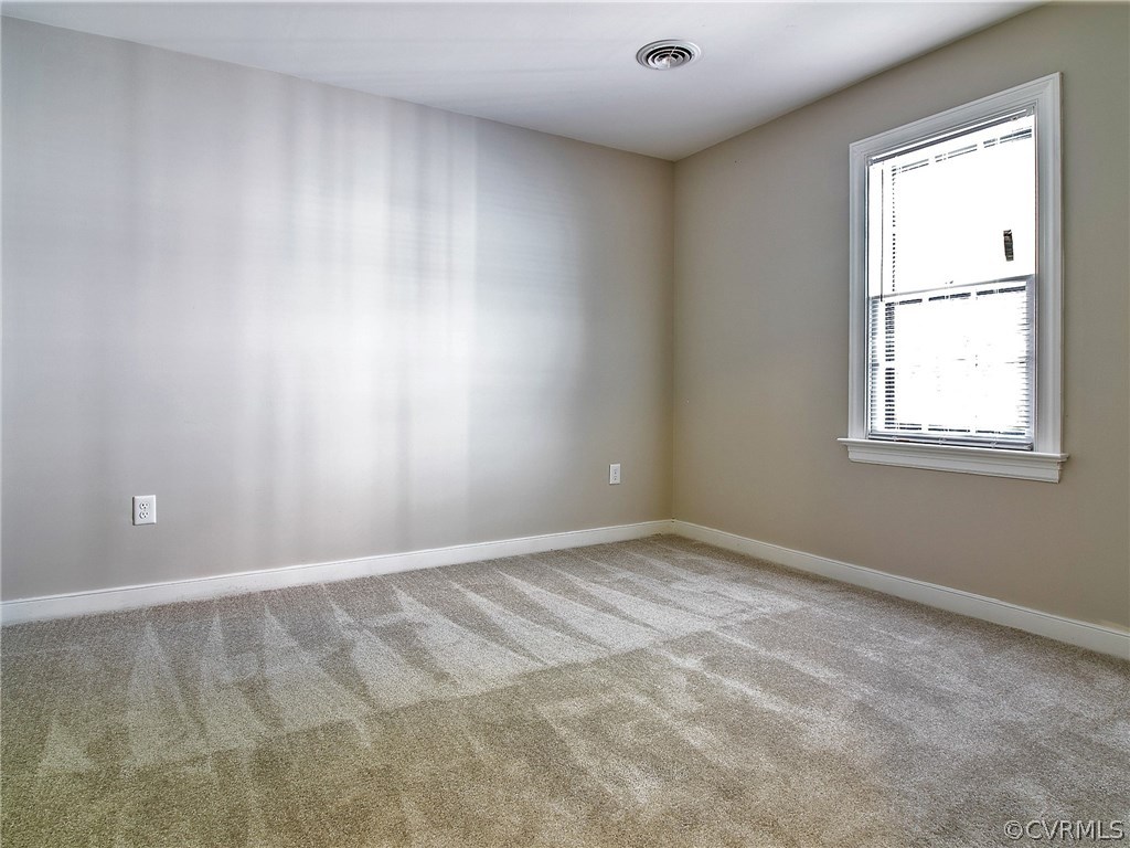 13301 Queensgate Road Midlothian, VA 23114 - Photo 15 of 20 an empty room with a window
