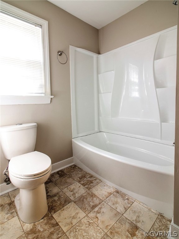 13301 Queensgate Road Midlothian, VA 23114 - Photo 18 of 20 a bathroom with a toilet and a bathtub