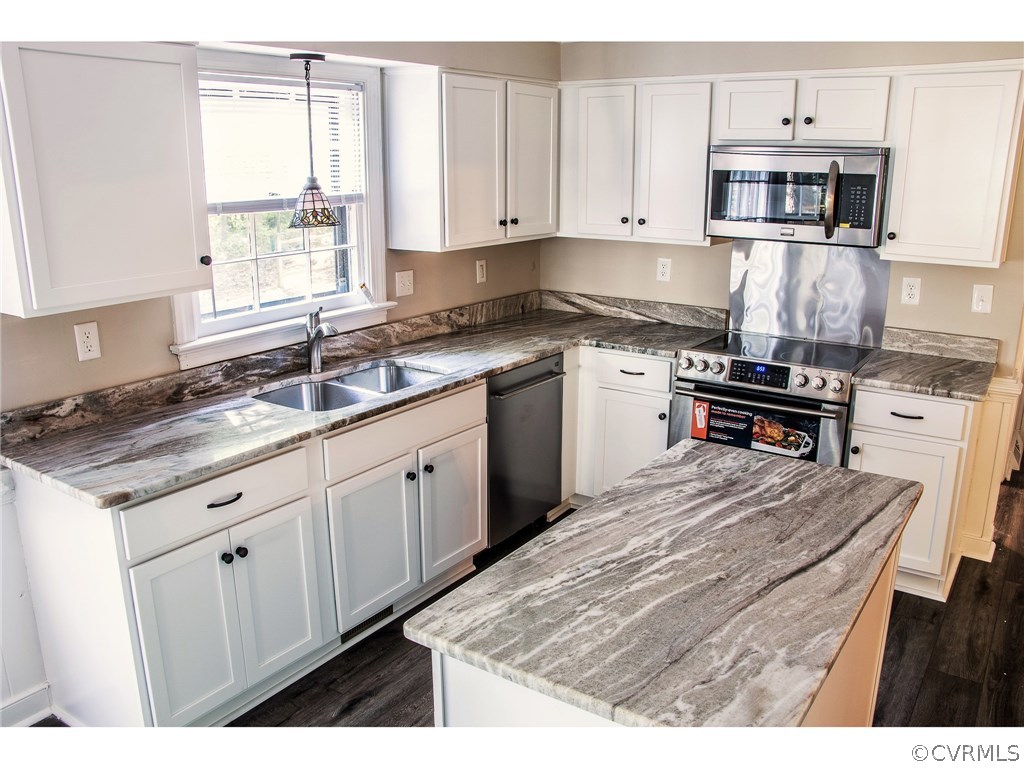 13301 Queensgate Road Midlothian, VA 23114 - Photo 5 of 20 a kitchen with granite countertop a stove a sink and a microwave