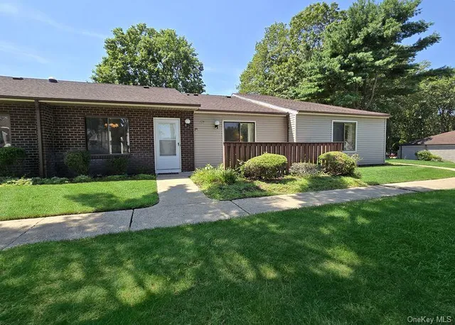 $389,750 | 729 Hilltop Court, Unit 729, Coram, NY 11727