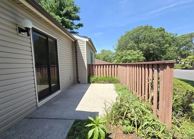 $389,750 | 729 Hilltop Court, Unit 729, Coram, NY 11727