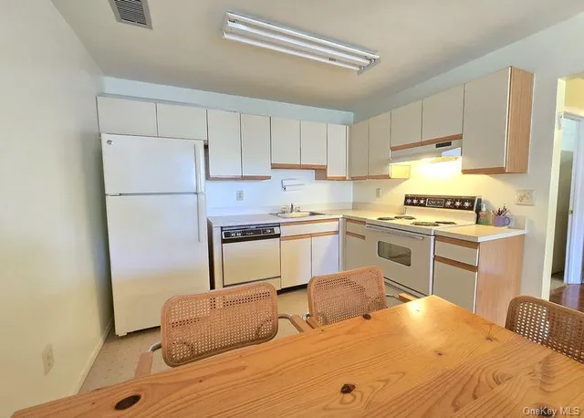 $389,750 | 729 Hilltop Court, Unit 729, Coram, NY 11727