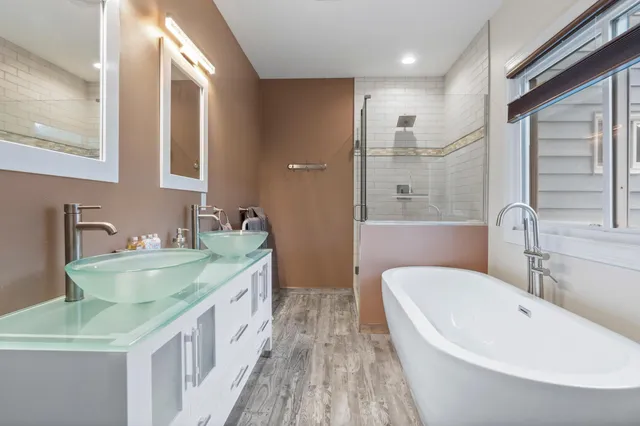 $475,000 | 910 East Evergreen Street, Isle, MN 56342