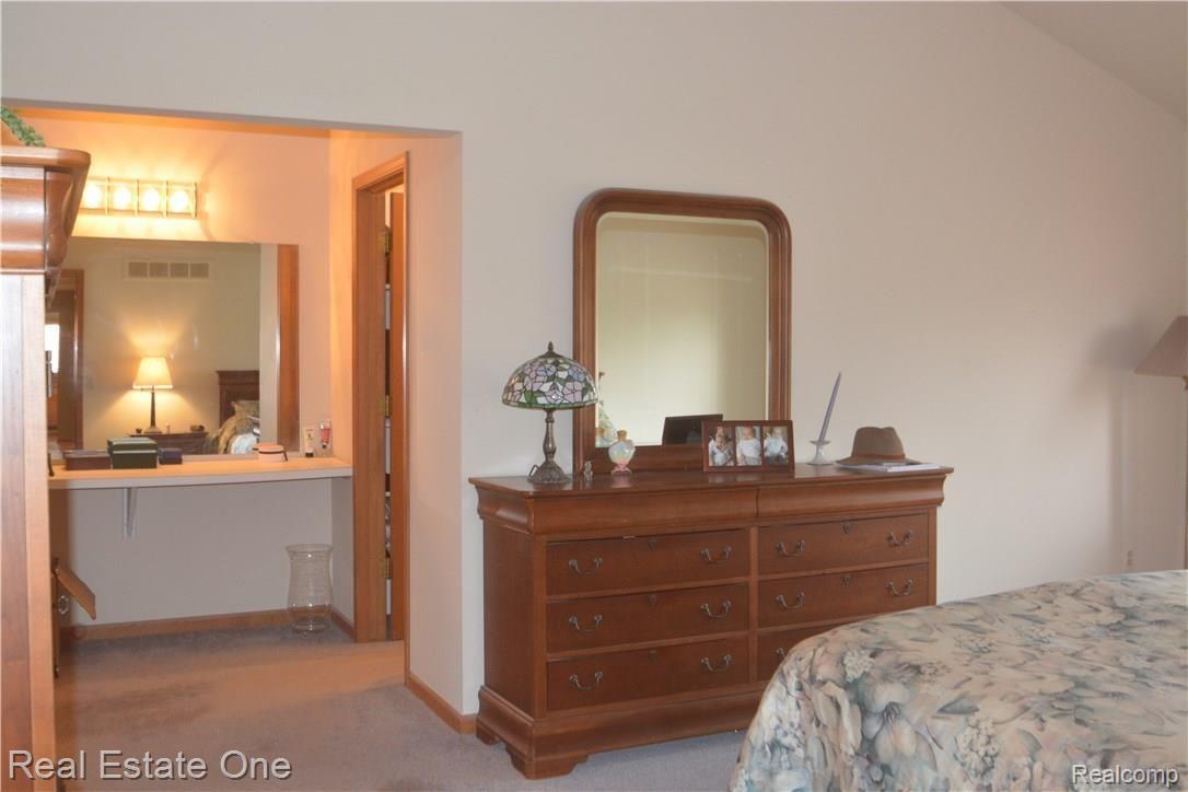 4232 Oak Tree Circle Rochester, MI 48306 - Photo 11 of 39 DSC_0164.JPG