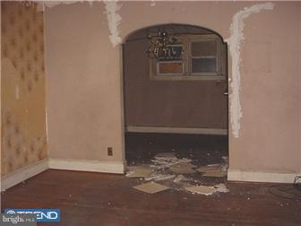 5739 Reedland Street Philadelphia, PA 19143 - Photo 3 of 8 Living Room