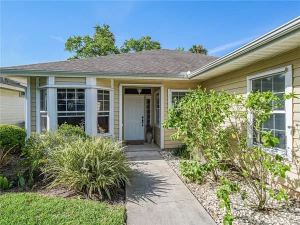 $1,950 | 335 Hawthorne Lane, Vero Beach, FL 32962