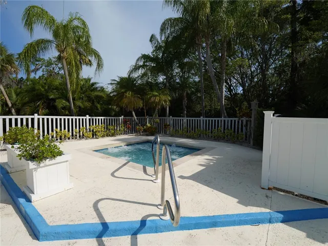 $1,950 | 335 Hawthorne Lane, Vero Beach, FL 32962