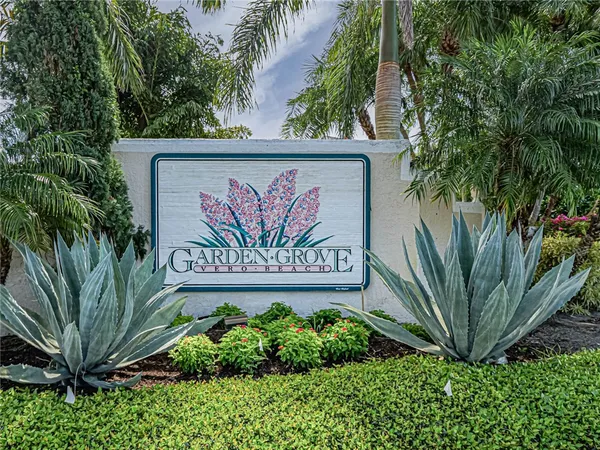 $1,950 | 335 Hawthorne Lane, Vero Beach, FL 32962