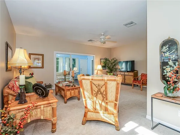 $1,950 | 335 Hawthorne Lane, Vero Beach, FL 32962