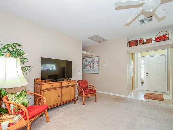 $1,950 | 335 Hawthorne Lane, Vero Beach, FL 32962