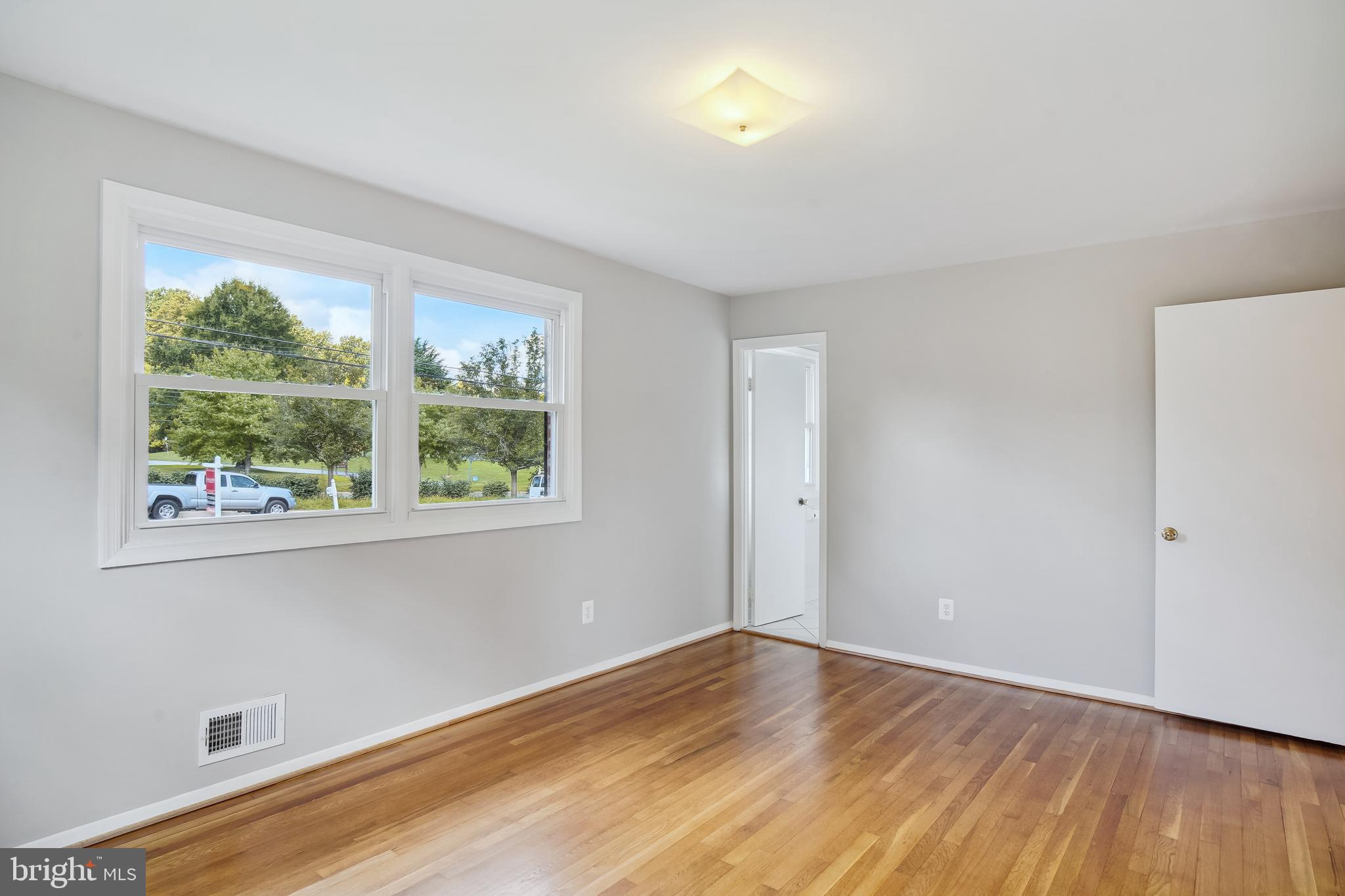 12805 Layhill Road Silver Spring, MD 20906 - Photo 19 of 71 Primary Bedroom