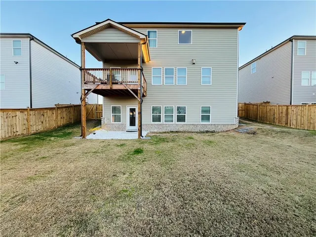 a view of a house with a back yard