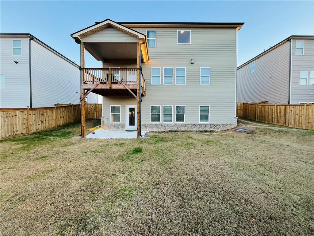 a view of a house with a back yard