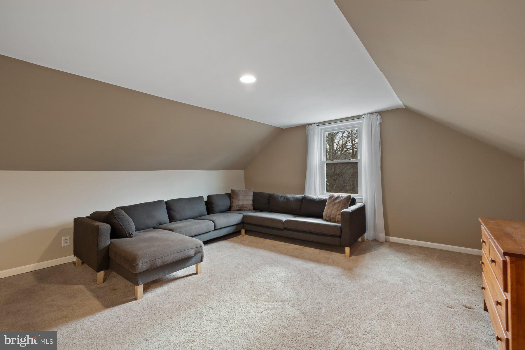 15 Tarleton Way Stafford, VA 22554 - Photo 60 of 74 a living room with furniture and a couch