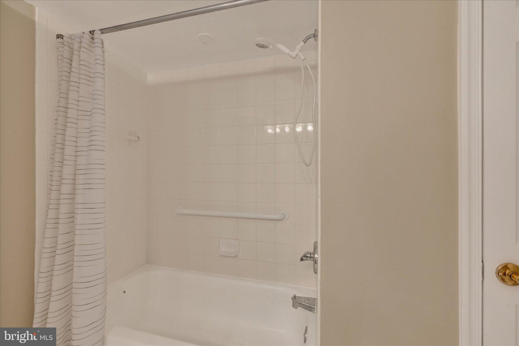 12310 Rosslare Ridge Road, Unit 405 Lutherville-Timonium, MD 21093 - Photo 20 of 36 Modern bathroom with sleek design.