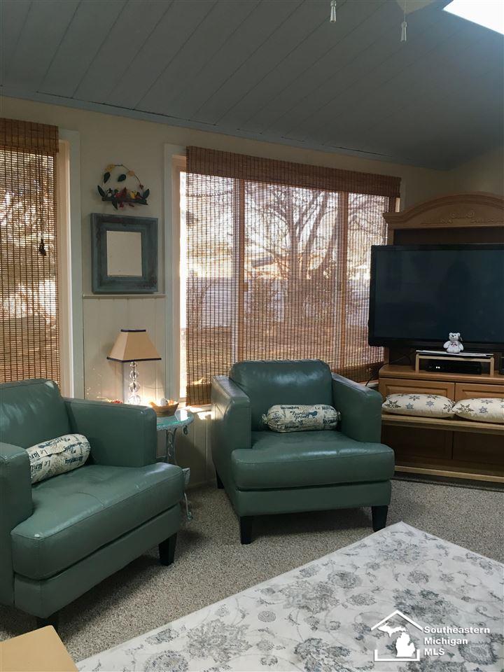 30434 South Gibraltar Road Gibraltar, MI 48173 - Photo 32 of 61