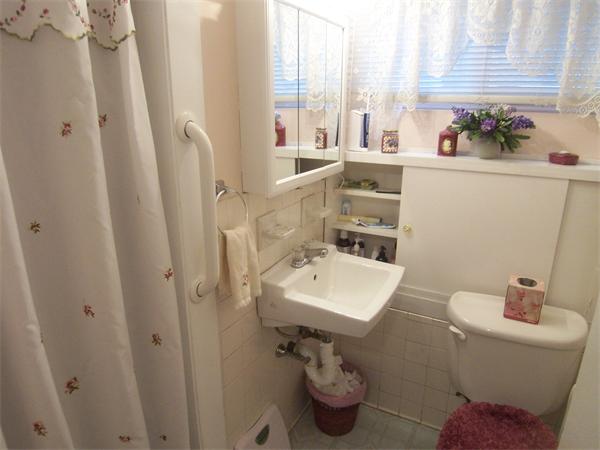 52 Bestick Road Braintree, MA 02184 - Photo 8 of 13 Gallery Image 8