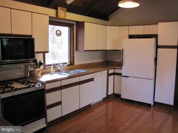 20858 Blue Ridge Mountain Road Paris, VA 20130 - Photo 14 of 19 Kitchen