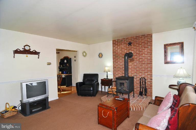 3214 Murkle Road Westminster, MD 21158 - Photo 5 of 20 Living Room