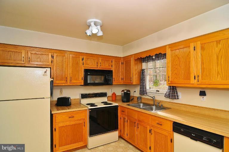 3214 Murkle Road Westminster, MD 21158 - Photo 8 of 20 Kitchen
