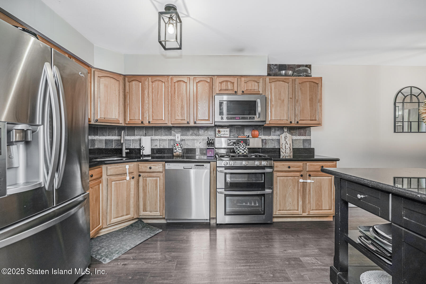 4185 Amboy Road, Unit 2 Staten Island, NY 10308 - Photo 7 of 32 Photo Mar 08 2018, 11 39 50 PM