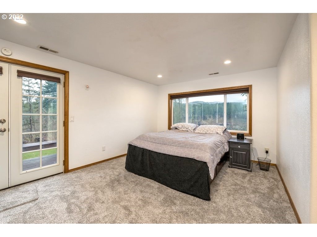 23161 South Schieffer Road Colton, OR 97017 - Photo 15 of 30 Owner's Suite Bedroom