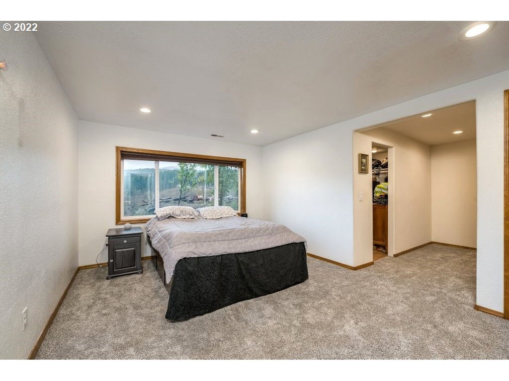 23161 South Schieffer Road Colton, OR 97017 - Photo 16 of 30 Owner's Suite Bedroom