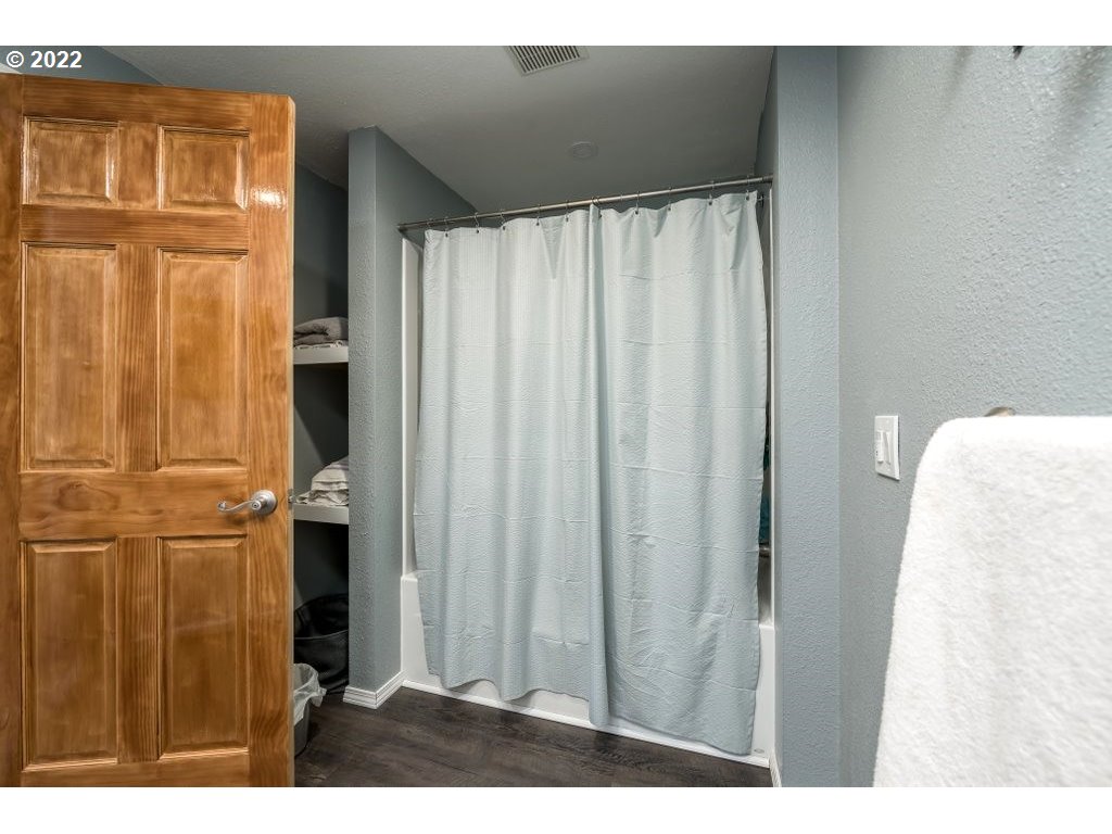 23161 South Schieffer Road Colton, OR 97017 - Photo 20 of 30 Owner's Suite Bathroom