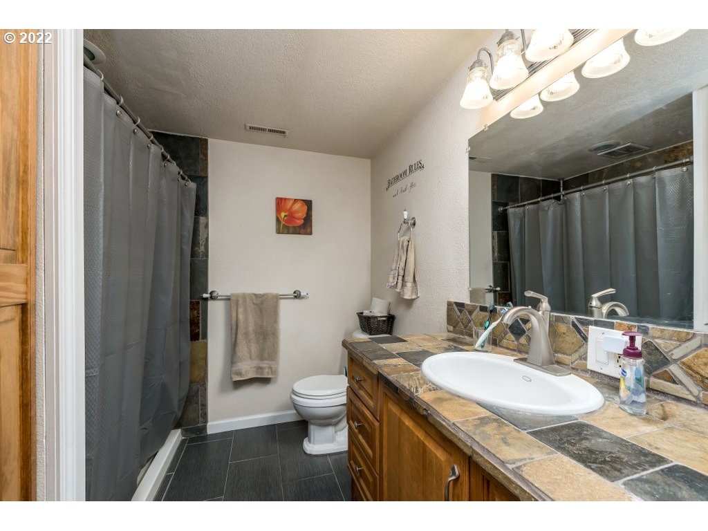 23161 South Schieffer Road Colton, OR 97017 - Photo 23 of 30 Bathroom