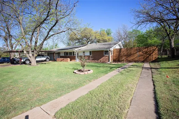$240,000 | 1405 Thompson Drive, Graham, TX 76450