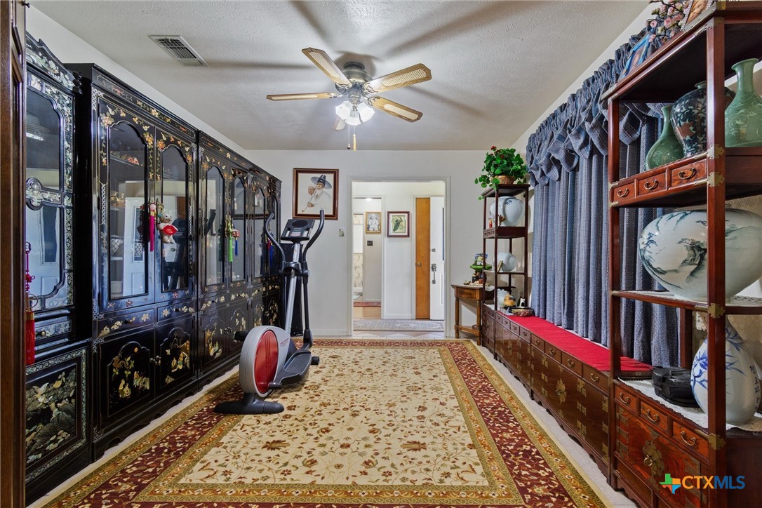 3037 Boys Ranch Road Kempner, TX 76539 - Photo 8 of 47 a very nice looking room with many windows