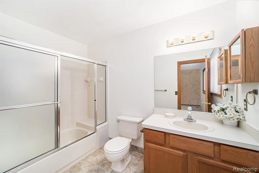 2139 Rochelle Park Drive, Unit 73 Rochester Hills, MI 48309 - Photo 16 of 34