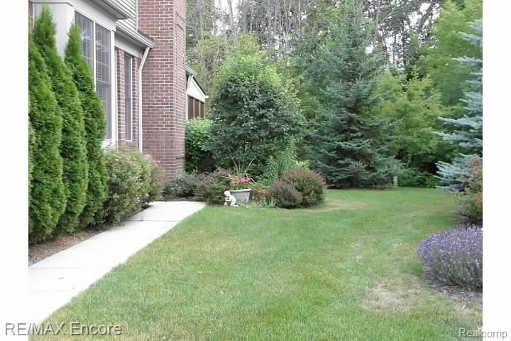 3687 Tremonte Circle, Unit 73 Rochester, MI 48306 - Photo 41 of 43 Beautiful landscaping