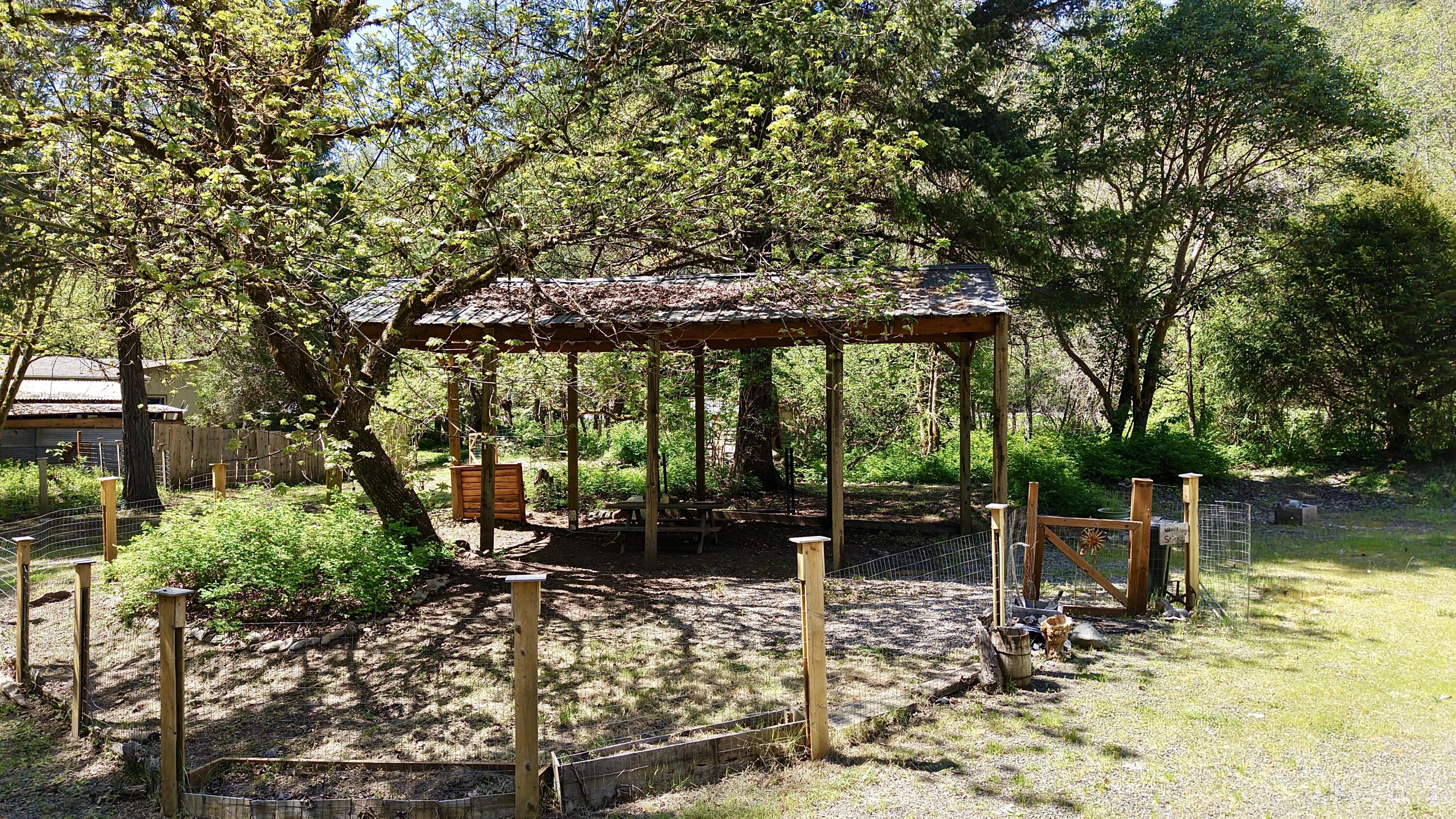 52 Dodes Creek Road Trail, OR 97541 - Photo 15 of 110 Picnic/Covered Parking