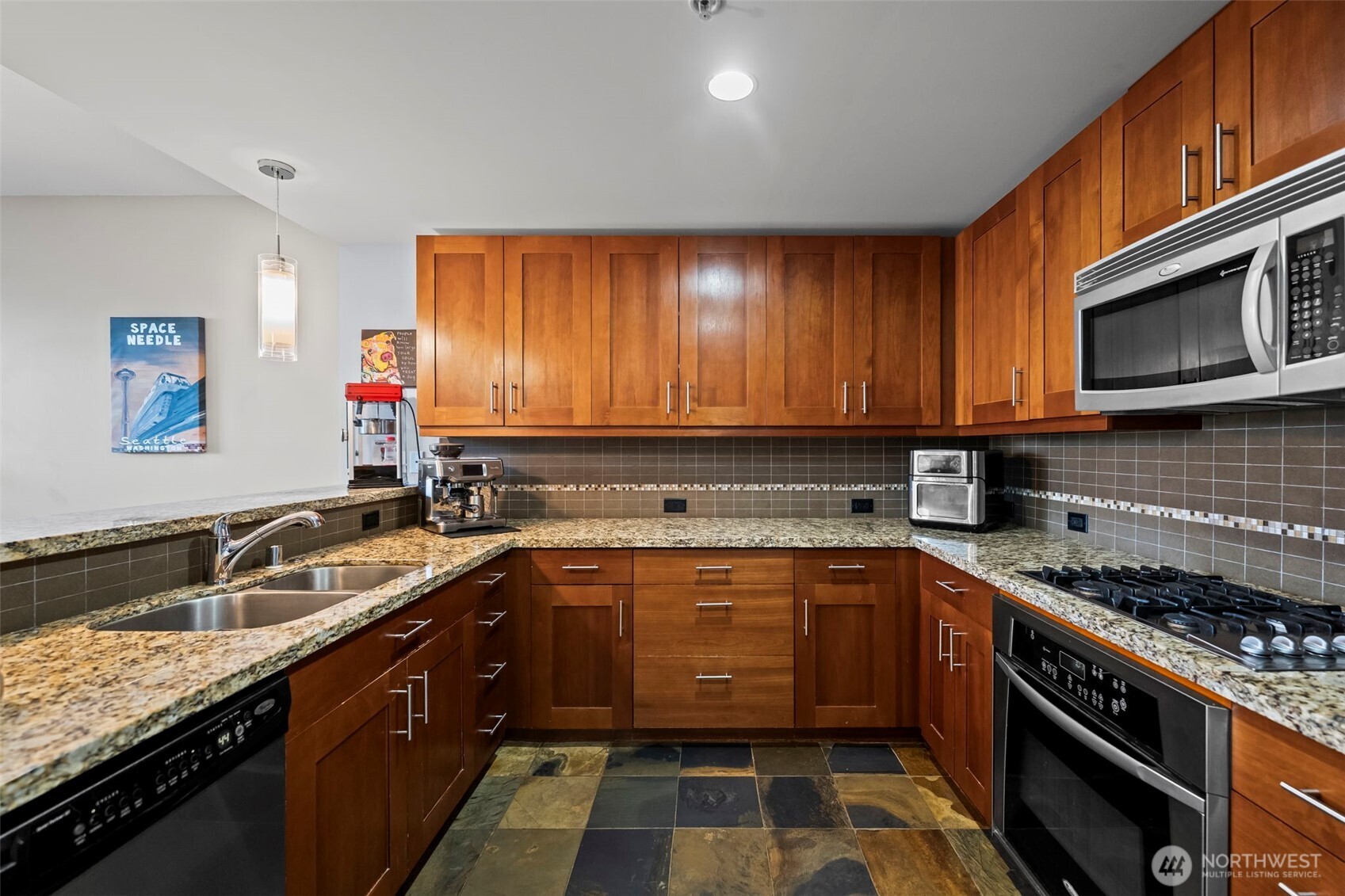 1515 Dock Street, Unit 409 Tacoma, WA 98402 - Photo 8 of 39
