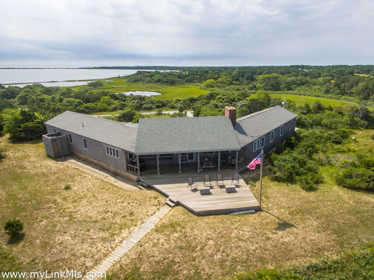 35 North A N Neck Road Edgartown, MA 02539 - Photo 2 of 18 http://d1qzqeyxiitrap.cloudfront.net/photos/39509/1200/68aa7d28.jpg