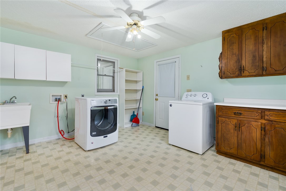 140 Fruit Mountain Road Easley, SC 29640 - Photo 22 of 35 Laundry room