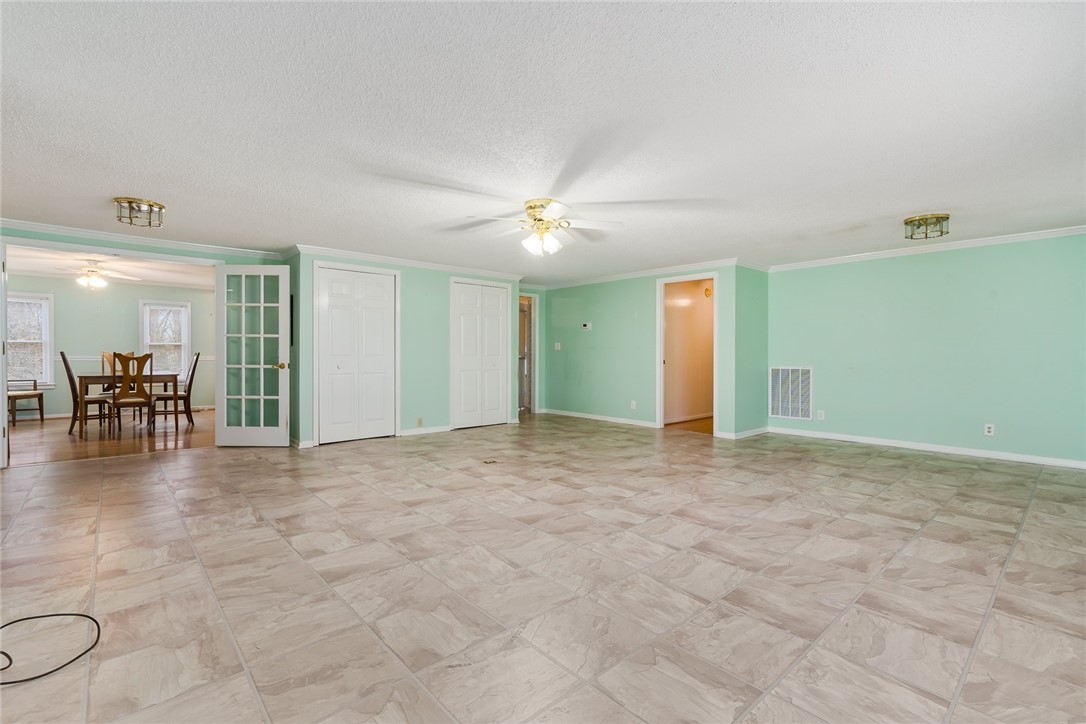 140 Fruit Mountain Road Easley, SC 29640 - Photo 6 of 35 Living room