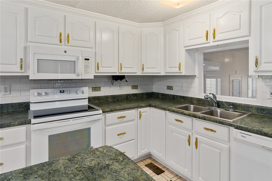 140 Fruit Mountain Road Easley, SC 29640 - Photo 8 of 35 All kitchen appliances convey