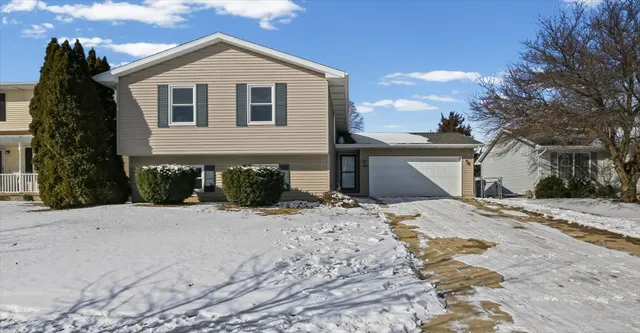 $254,900 | 2823 Rutherford Drive, Bloomington, IL 61705