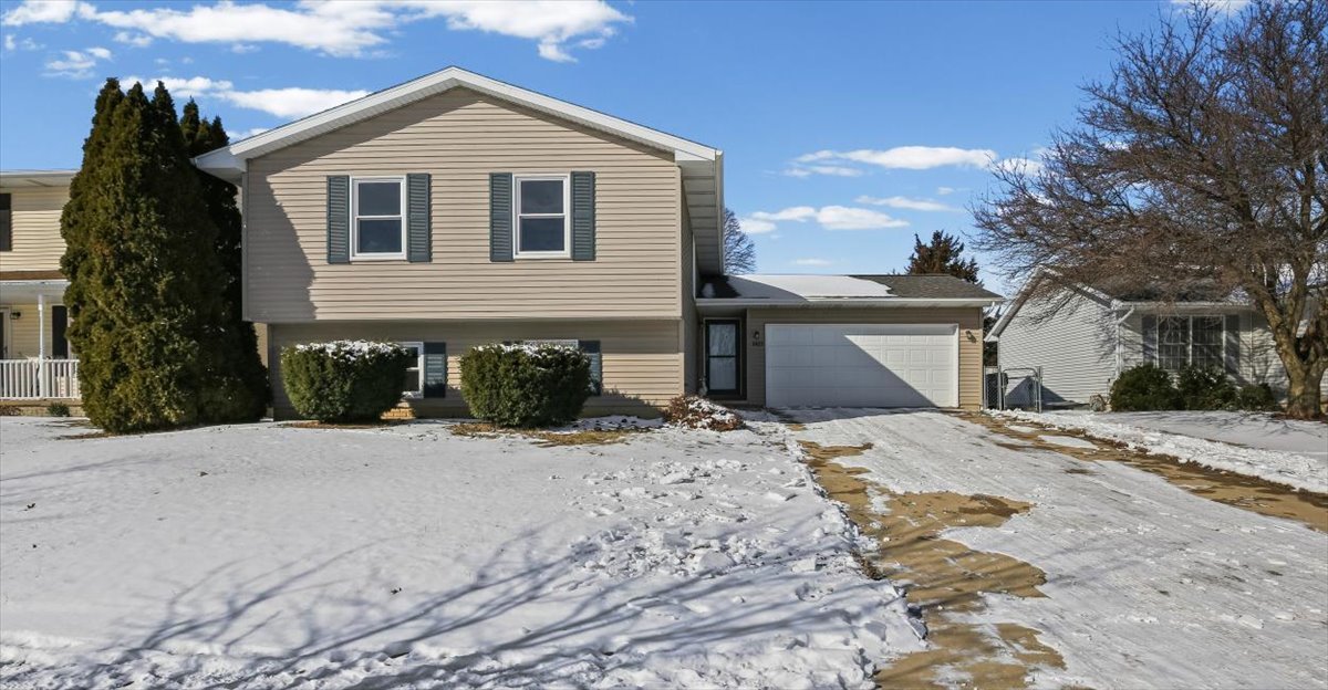 2823 Rutherford Drive Bloomington, IL 61705 - Photo 1 of 38