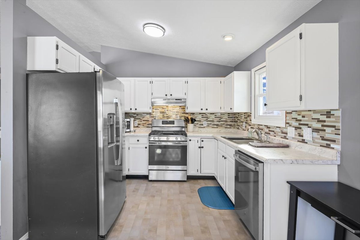 2823 Rutherford Drive Bloomington, IL 61705 - Photo 14 of 38