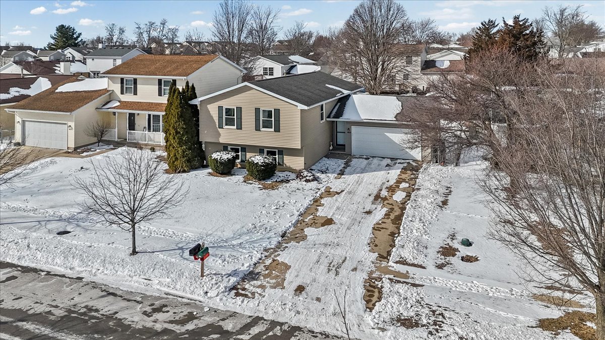 2823 Rutherford Drive Bloomington, IL 61705 - Photo 5 of 38