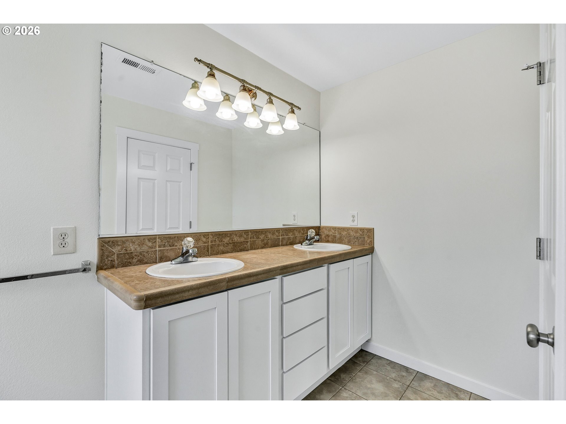 241 Southwest 105th Terrace Portland, OR 97225 - Photo 24 of 48