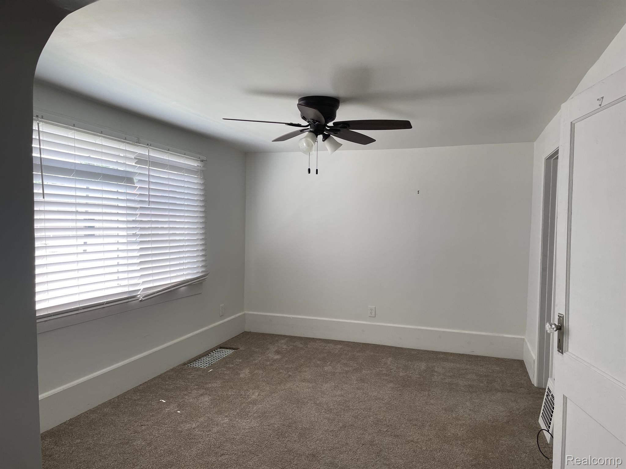7556 Miller Road Swartz Creek, MI 48473 - Photo 7 of 15