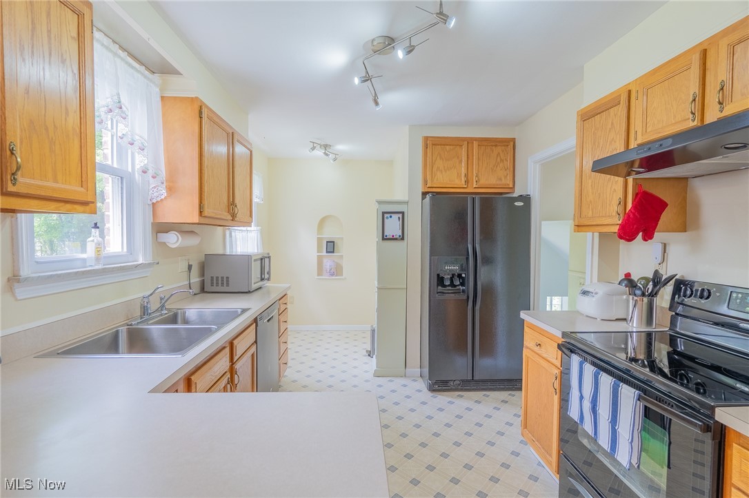 3638 Bainbridge Road Cleveland Heights, OH 44118 - Photo 7 of 22 Gallery Image 7
