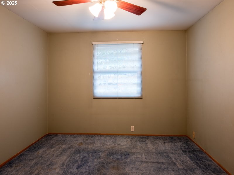 2563 York Street Eugene, OR 97404 - Photo 29 of 44 an empty room with a empty space and windows