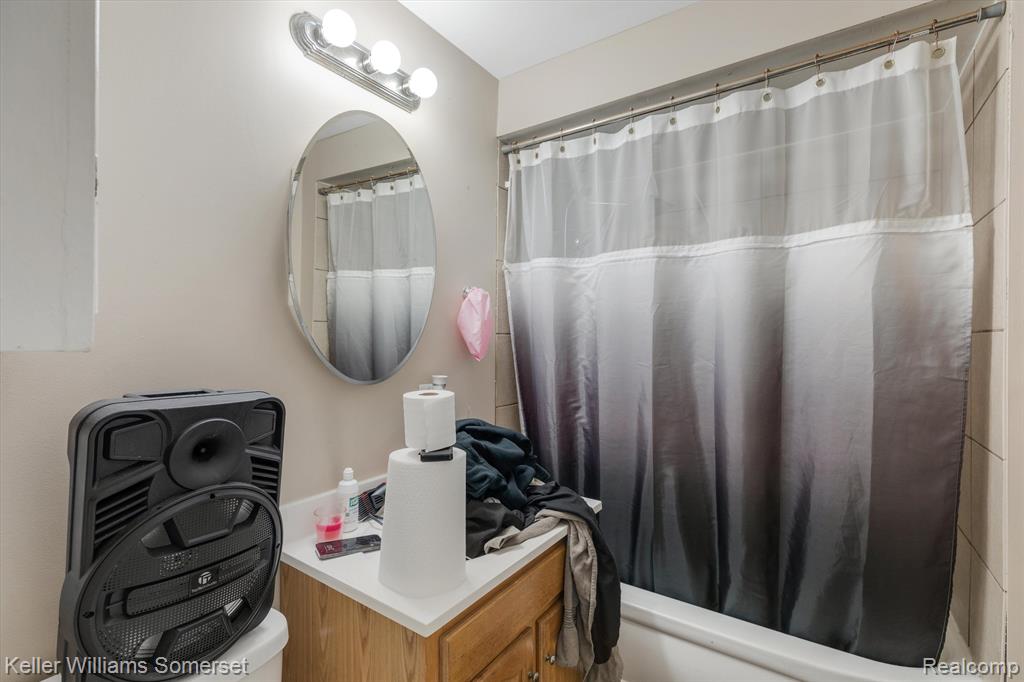 8329 Rivard Avenue Warren, MI 48089 - Photo 17 of 21