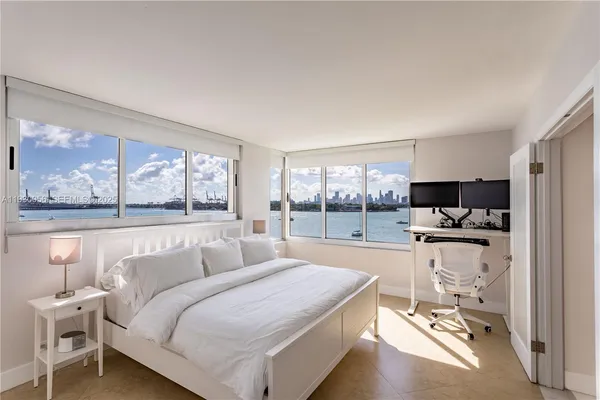 $5,250 | 1200 West Avenue, Unit 526, Miami Beach, FL 33139