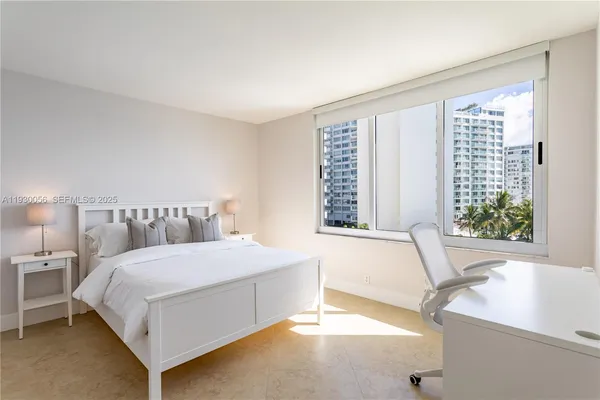 $5,250 | 1200 West Avenue, Unit 526, Miami Beach, FL 33139